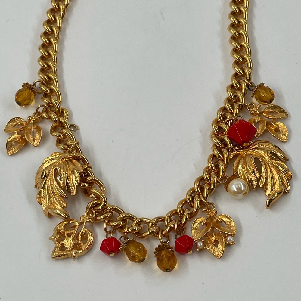 Vintage 70’s Sarah Coventry 18” Gold-Tone Charm Tassel Necklace Signed 96 grams - Picture 6 of 12